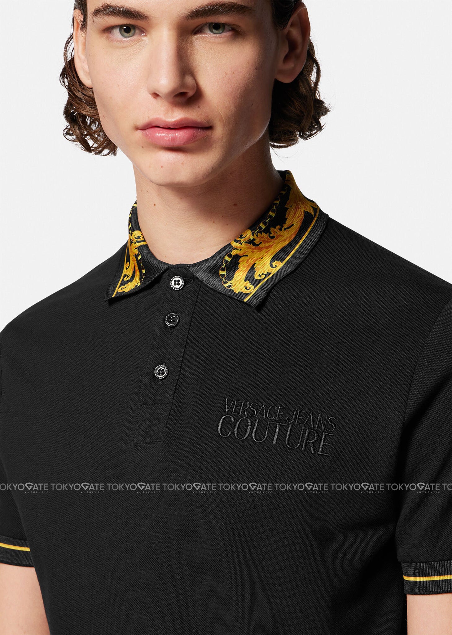 Áo polo Versace Jeans Couture 75GAGT05 CJ01T 899 Black Regular Fit