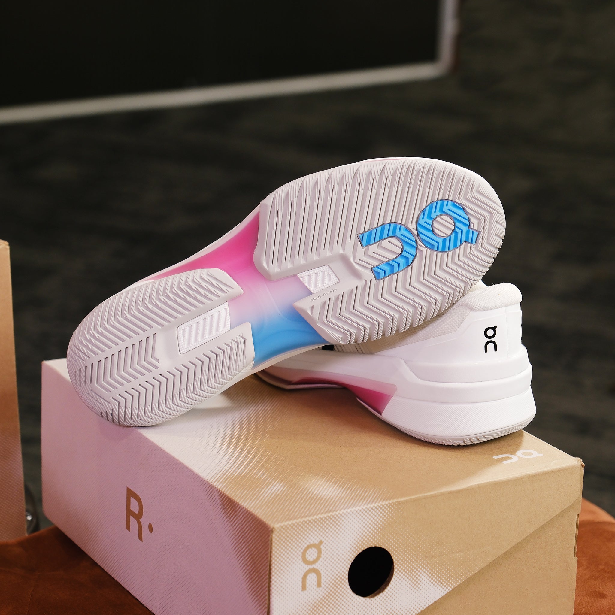 Giày ON The Roger Pro Fire White Pink