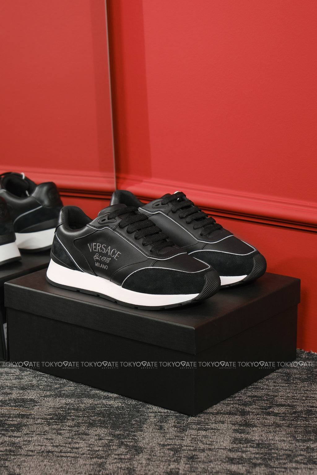 Giày Versace 1021242 Leather Sneakers In Black