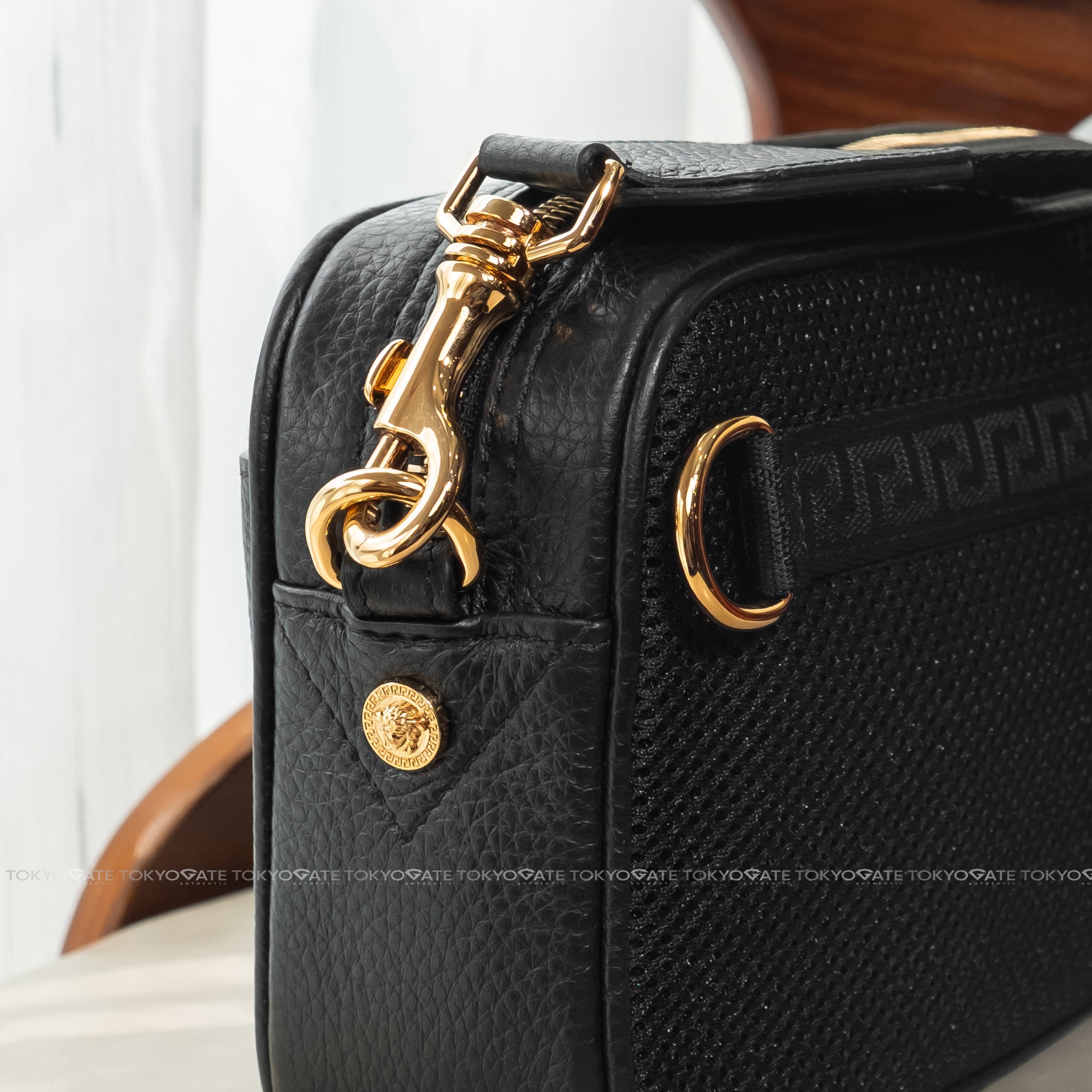 Túi Versace 1005464 1A02187 Black Leather Crossbody Bag