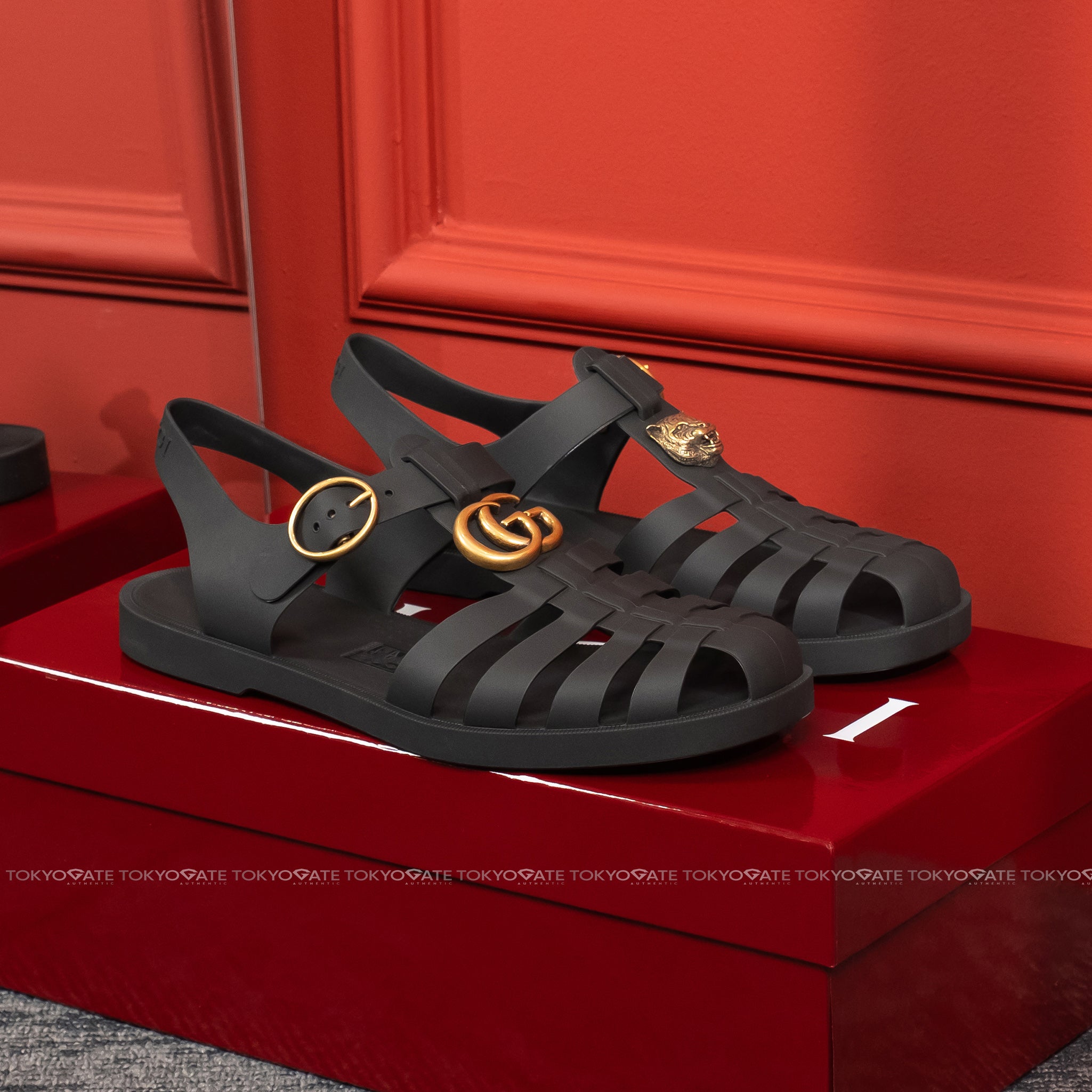 Dép Gucci Rubber Buckle Strap Sandal 463463 J8700 1000 Black