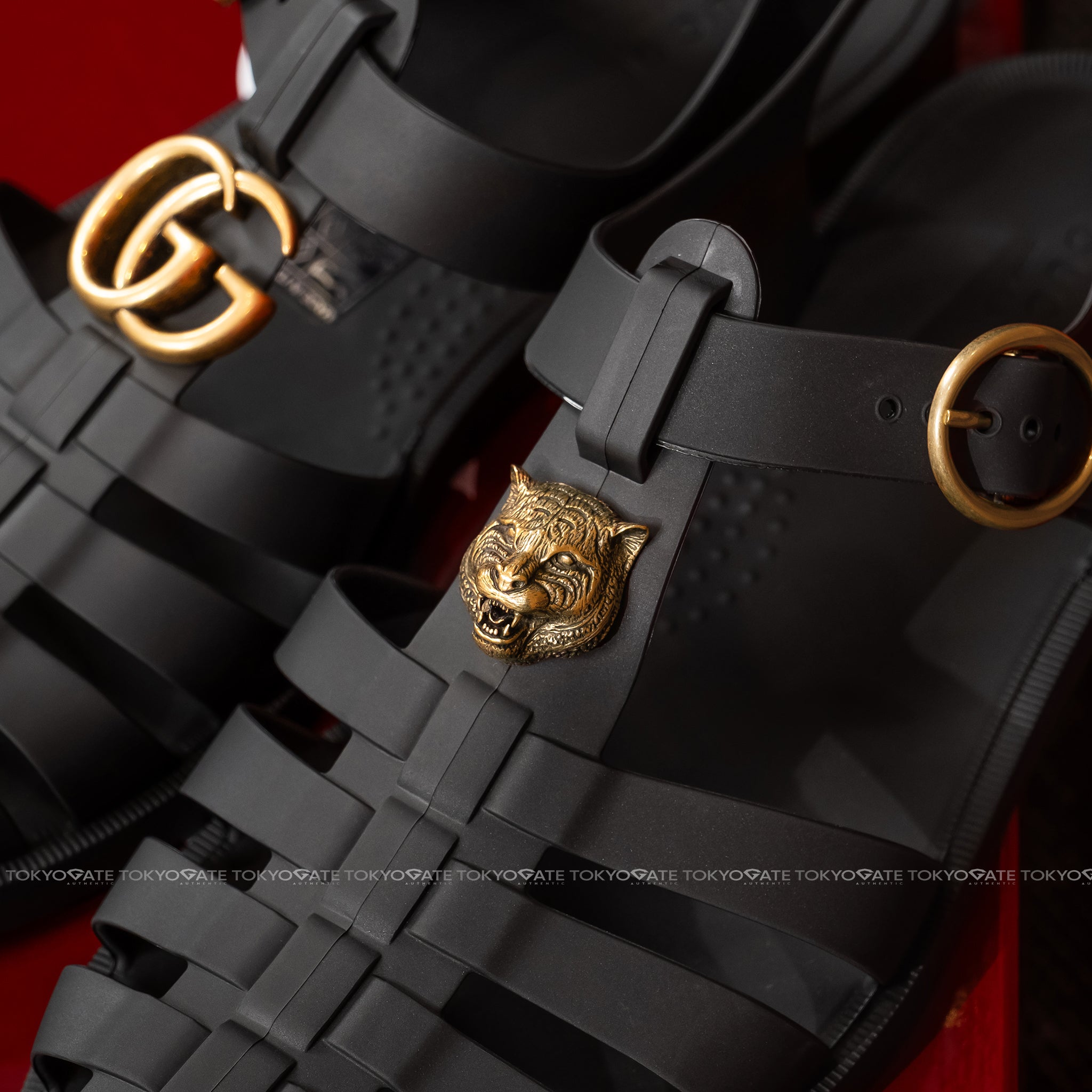 Dép Gucci Rubber Buckle Strap Sandal 463463 J8700 1000 Black
