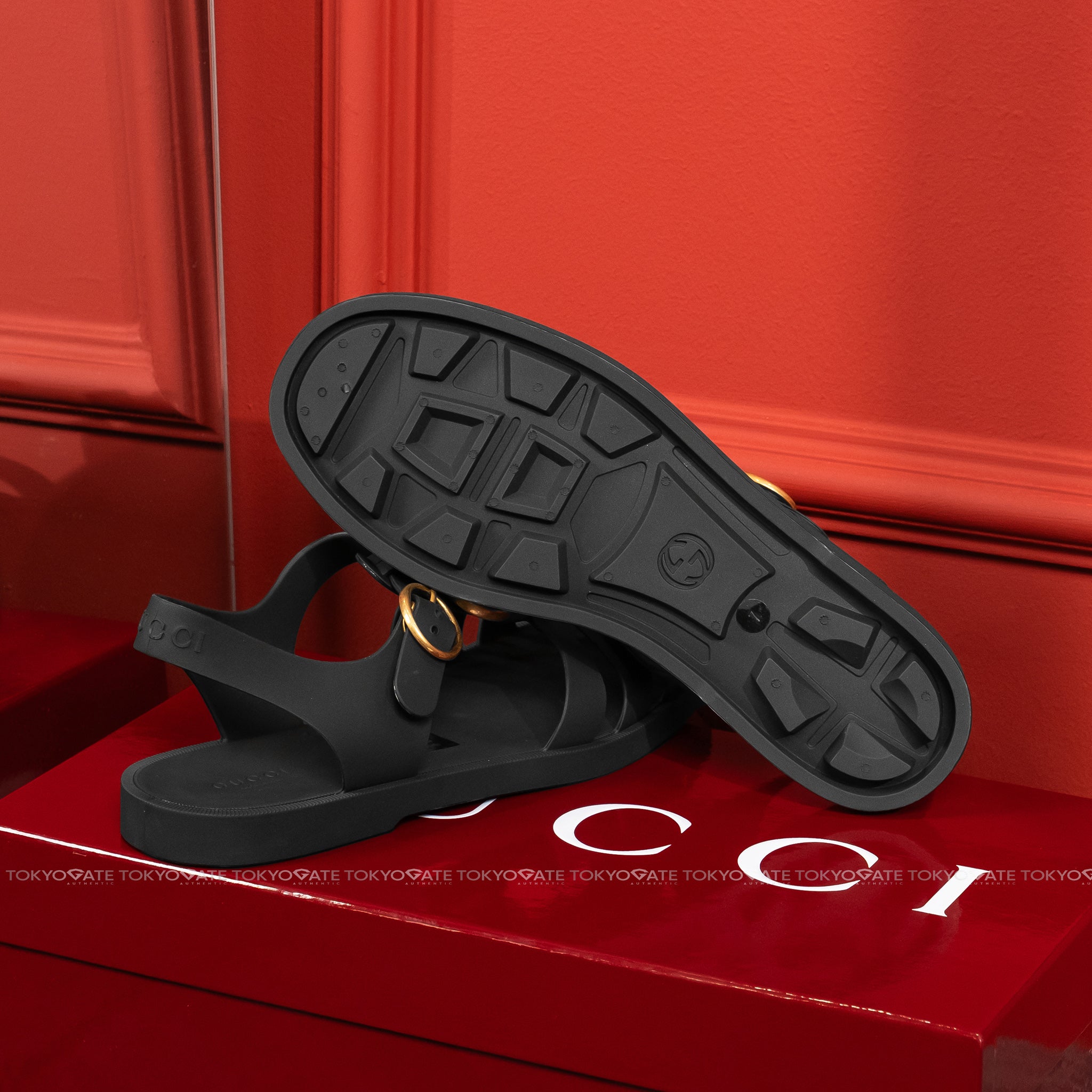 Dép Gucci Rubber Buckle Strap Sandal 463463 J8700 1000 Black