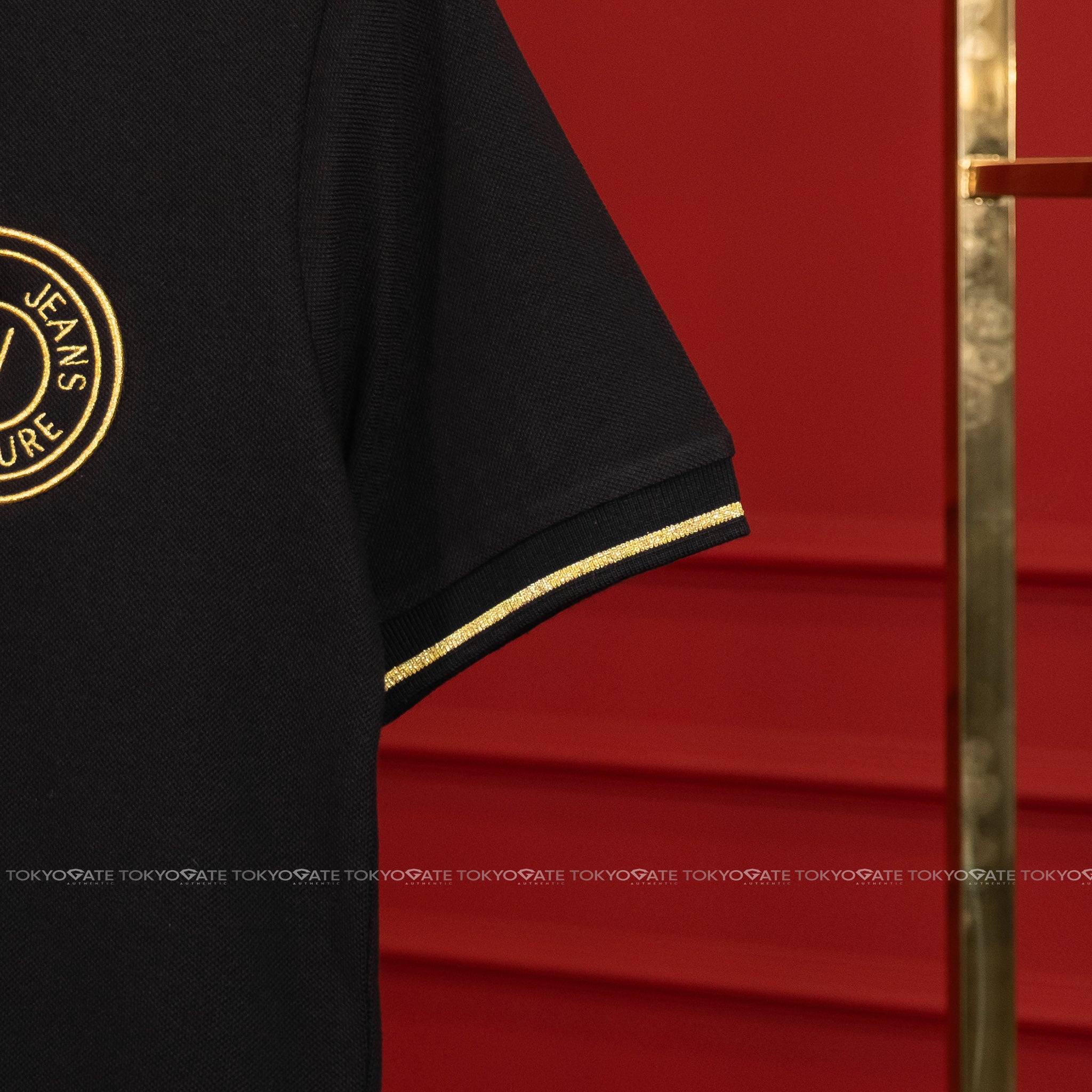 Áo polo Versace Jeans Couture 78GAGT00 78UP621 G89 Black Gold Slim Fit
