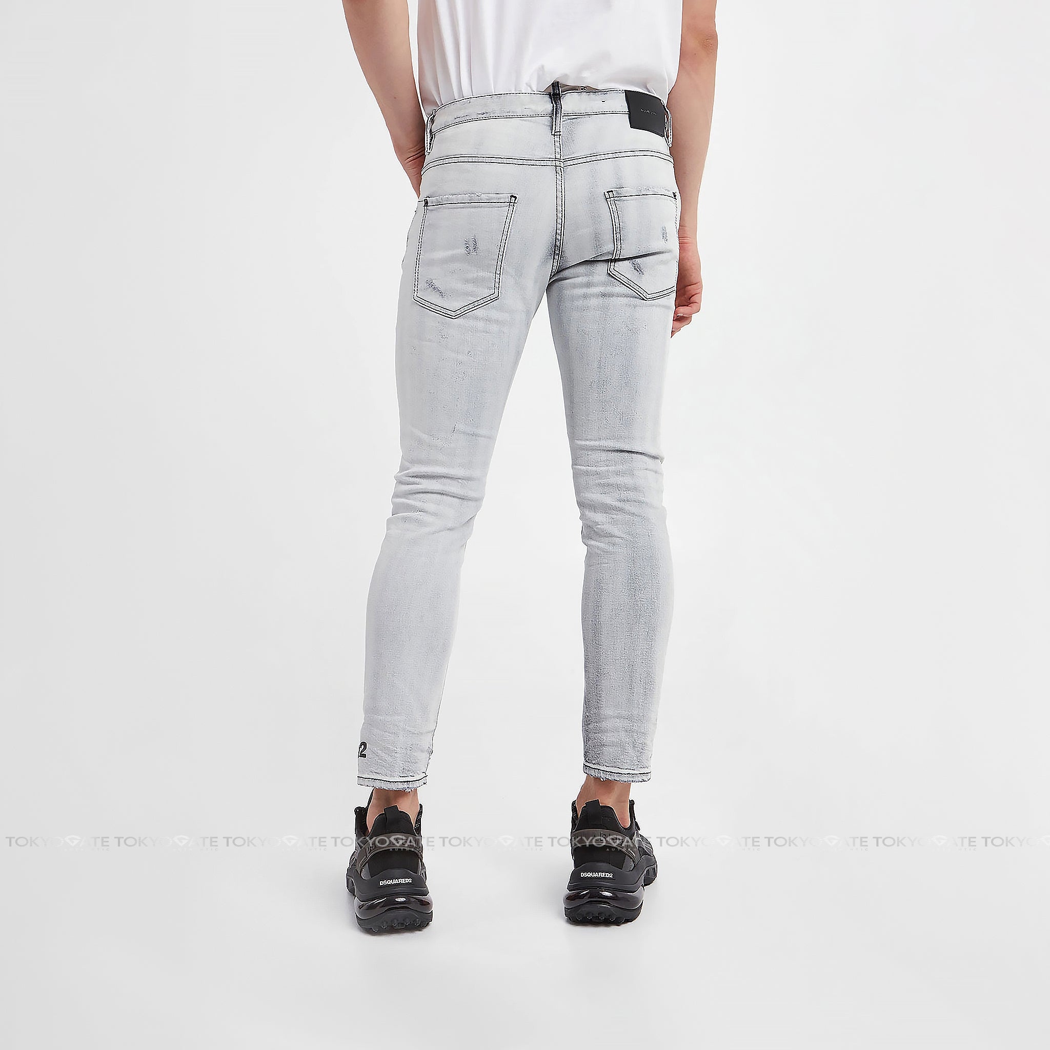Quần jeans Dsquared2 S74LB1187 900 Dáng Skater