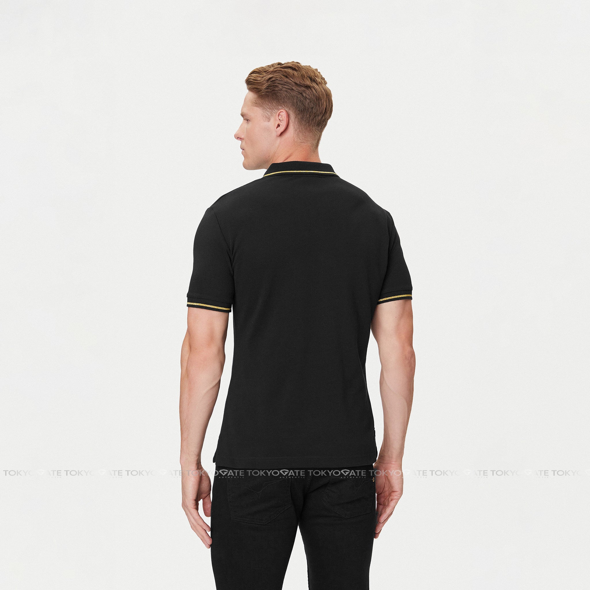 Áo polo Versace Jeans Couture 78GAGT00 78UP621 G89 Black Gold Regular Fit